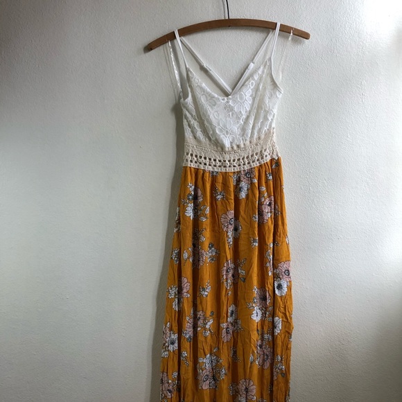 Dresses & Skirts - Maxi dress mustard size medium